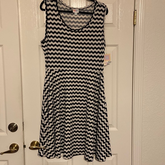 LuLaRoe Dresses & Skirts - Gorgeous Nicki sleeveless dress from Lularoe.  Size 2XL.  NWT